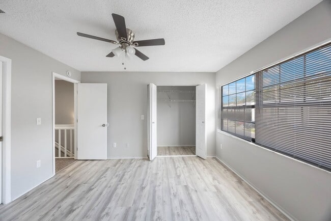 Building Photo - Renovated Town Home 2 bedroom 1.5 bath ** ...