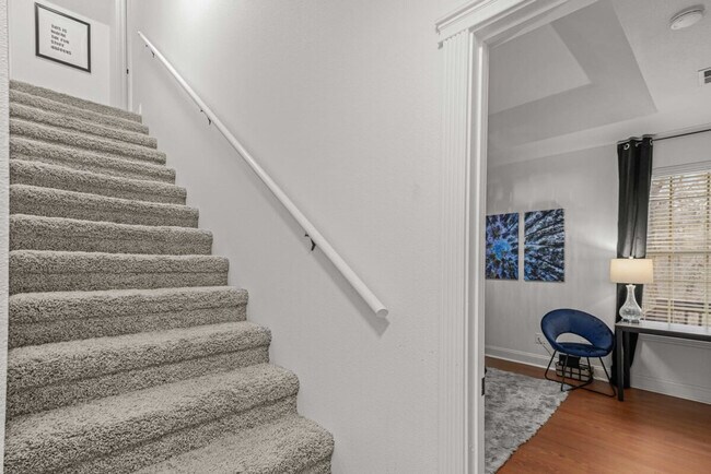 Building Photo - 1802 NW Mustang Ave