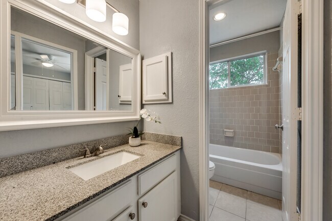Building Photo - 4231 Crestedge Dr