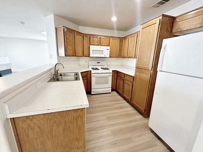 Building Photo - 4 BEDROOM WITH LOFT IN CUL DE SAC IN LONE MOUNTAIN