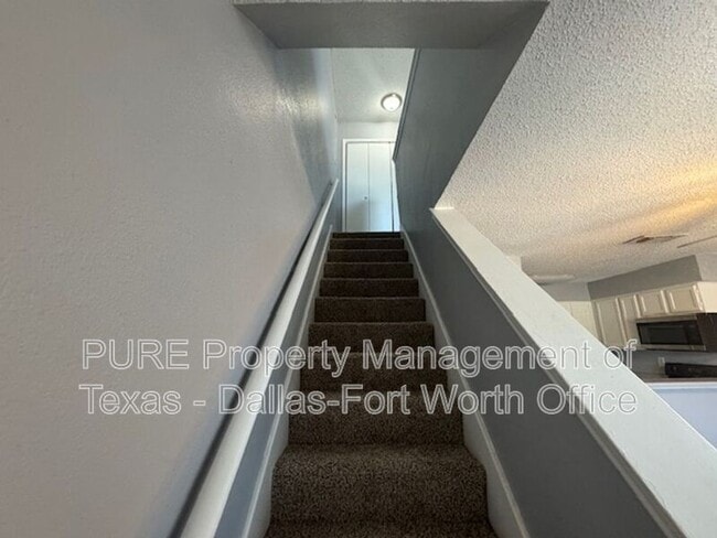 Building Photo - 4004 W Pioneer Dr