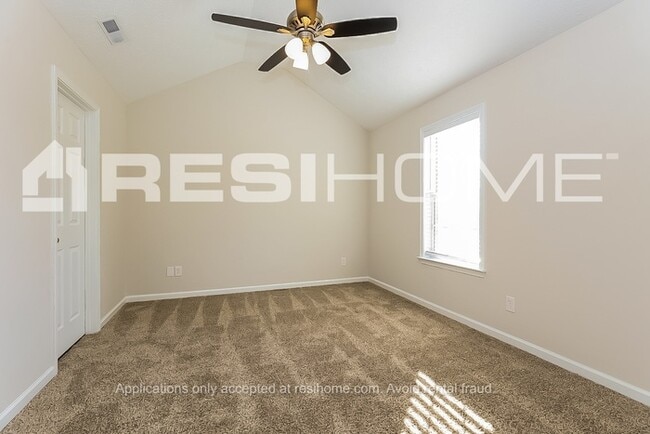 Building Photo - 632 Zellwood Dr