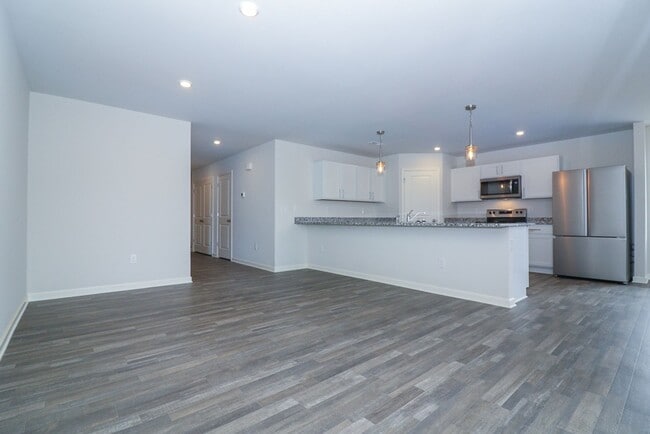 Building Photo - 132 Elegance Wy