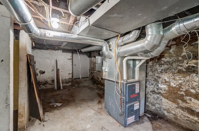 Building Photo - Spacious Four Bedroom in Cincinnati!