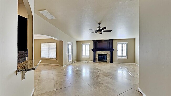 Building Photo - 6808 Sandlewood Dr
