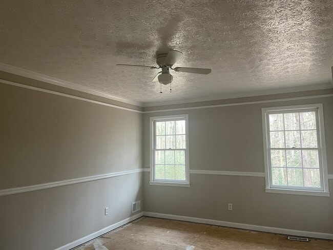 Building Photo - 540 Meadowbrook Dr