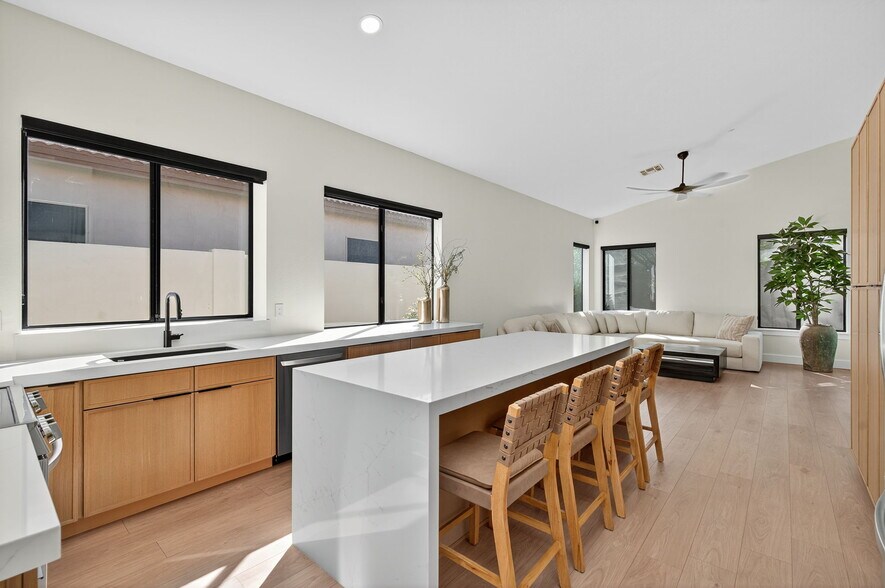 Building Photo - 7449 E Whistling Wind Way