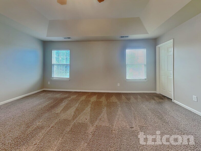 Building Photo - 2190 McLaughlin Dr