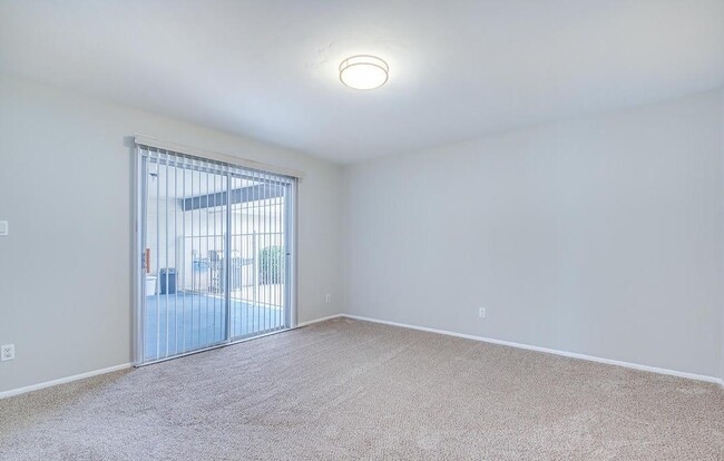 Building Photo - 2439 E Del Rio Dr