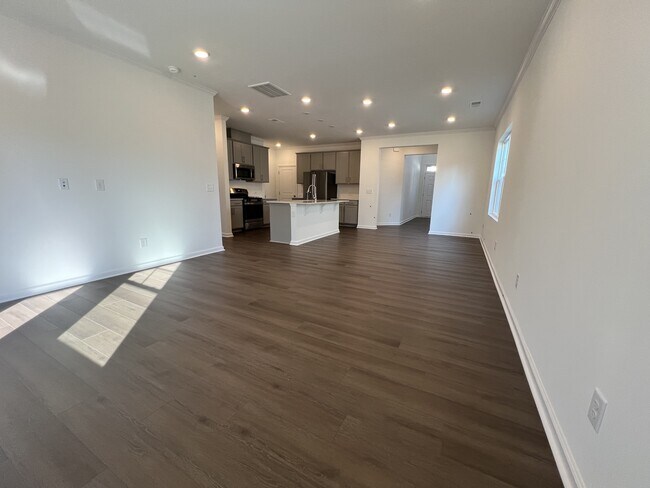 Building Photo - 1025 Red Finch Wy