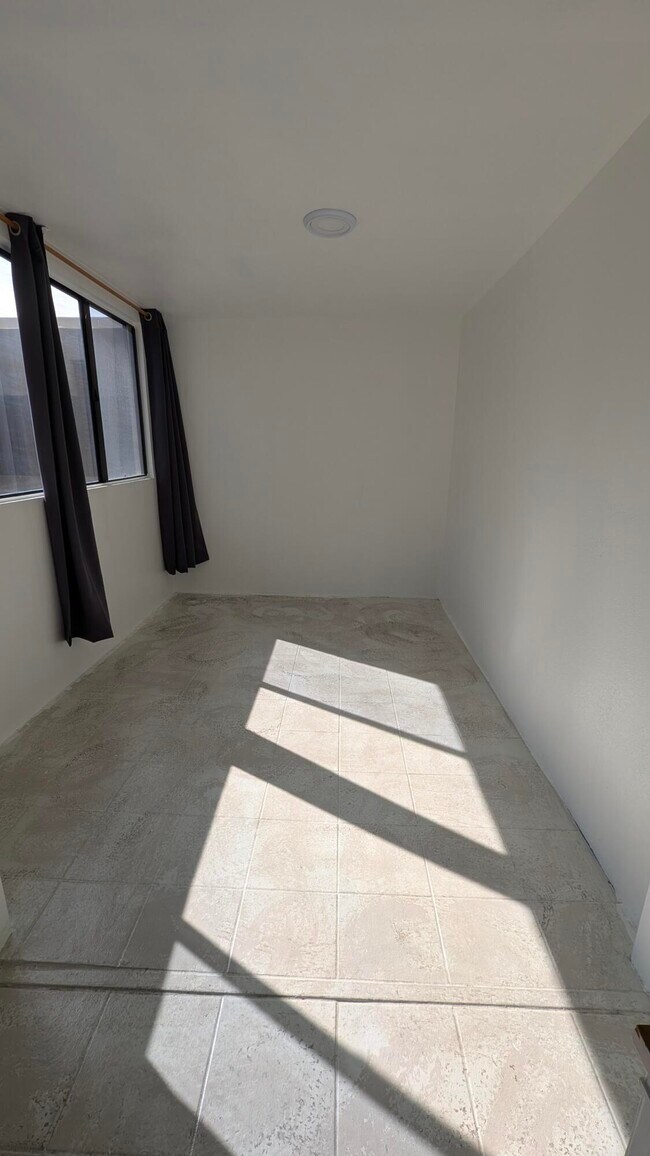 Building Photo - 425 Bradshaw E Ln