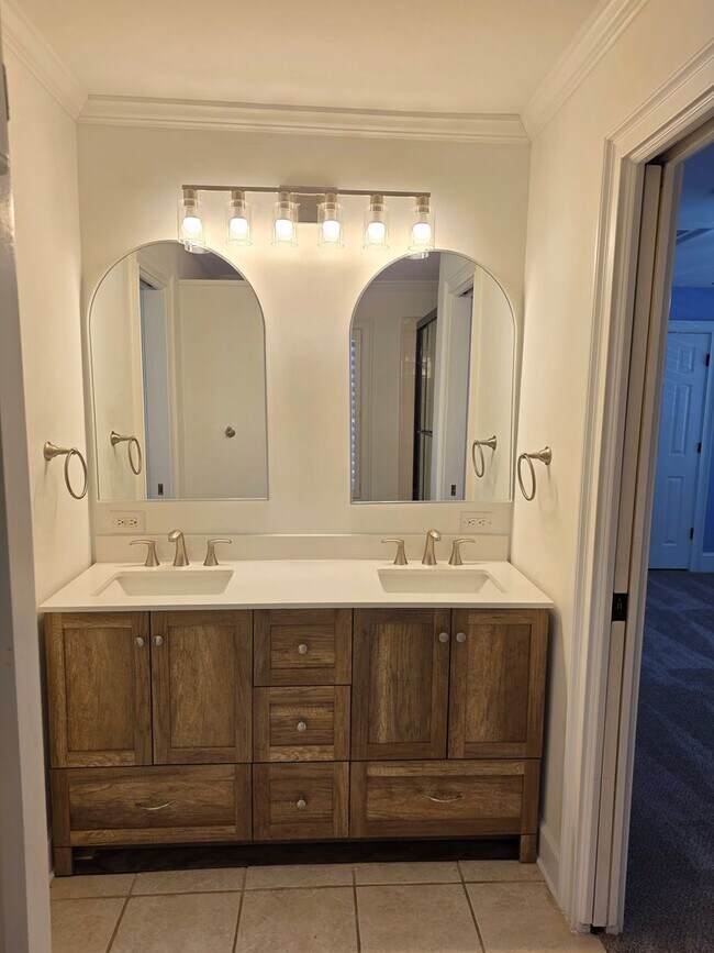 Building Photo - Private 4 bed 3 bath home located in Marietta on 4.5 acres