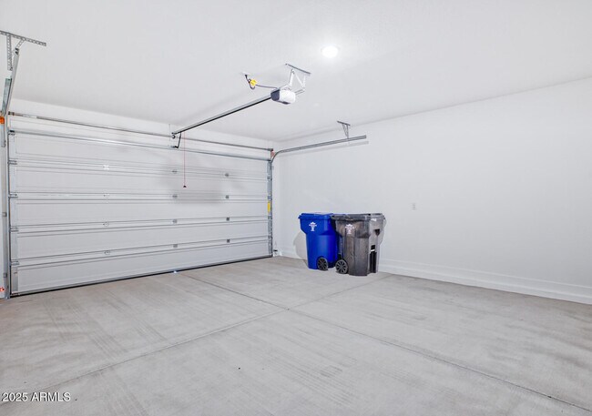 Building Photo - 17350 W Alexandria Way