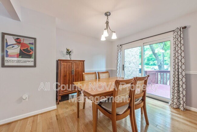 Building Photo - 10343 Bushman Dr