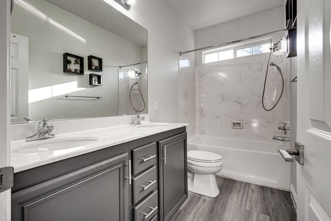 Building Photo - Spacious Family Home with Pool & 3-Car Garage in the Heart of North Las Vegas