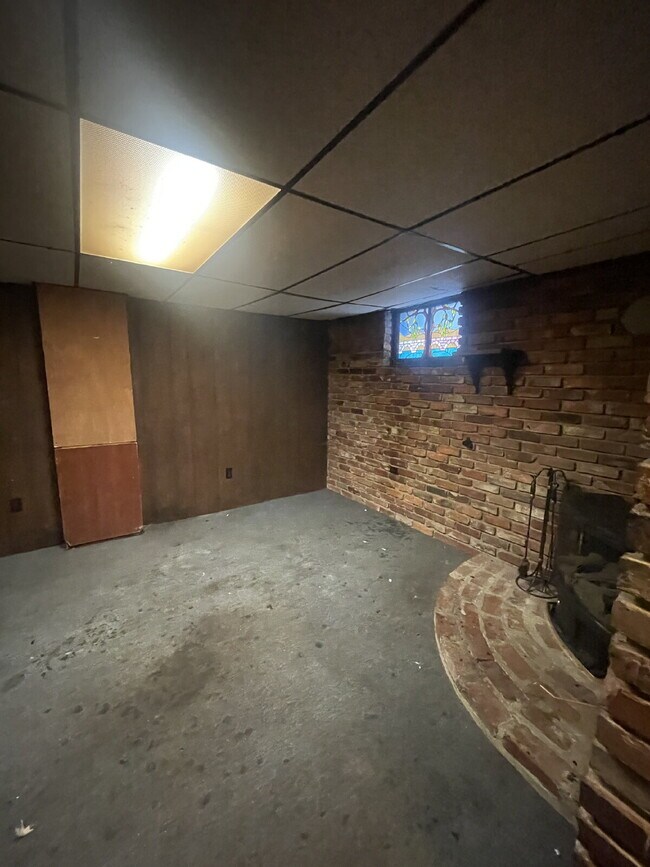 Building Photo - 149 Parkwood Rd