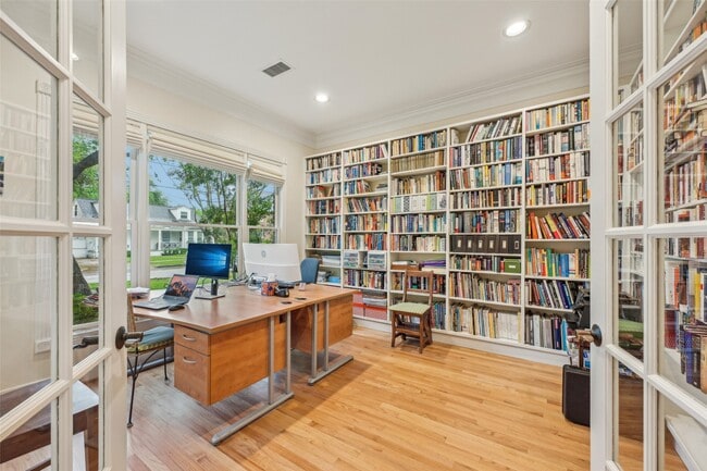 Building Photo - 4026 Villanova St