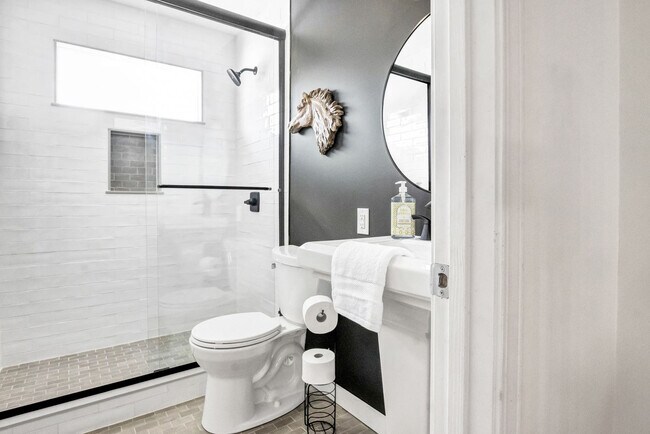 Building Photo - 1645 Burks Branch Rd