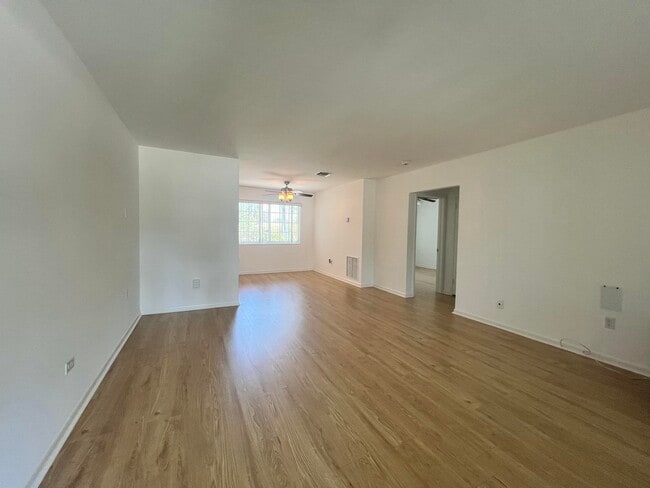 Building Photo - 1534 17th Ave N