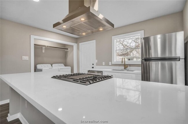 Building Photo - 1103 Phoenix St