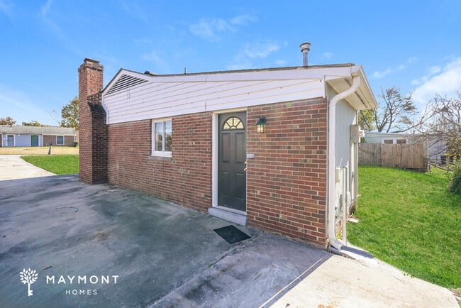 Building Photo - 517 Lama St