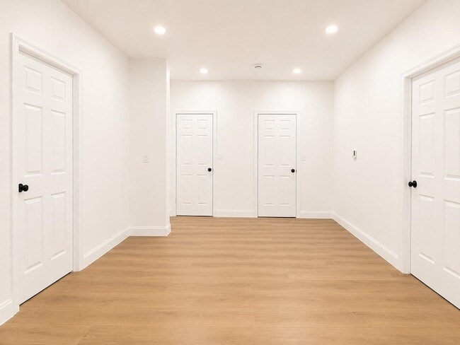 Building Photo - 428 56th St