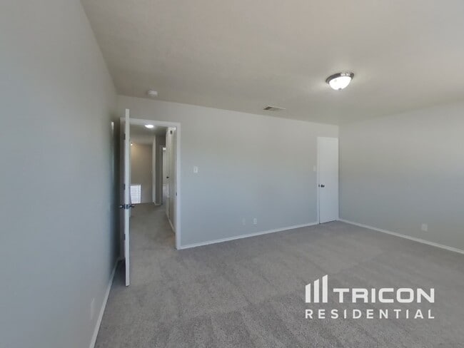 Building Photo - 8015 Palmetto Pl