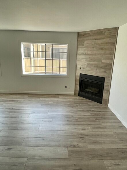 Building Photo - 7349 Balboa Blvd