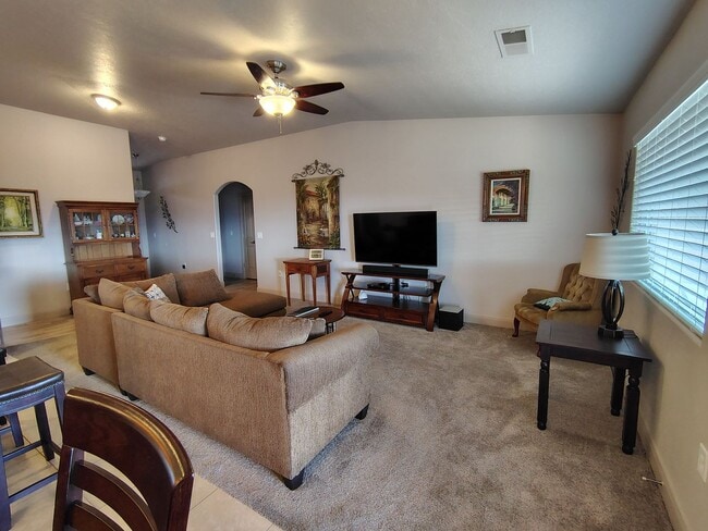 Building Photo - Cozy 3 Bedroom, 2 Bathroom Home in Washington!