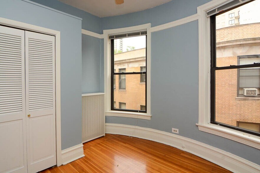 Building Photo - 1219 N Dearborn