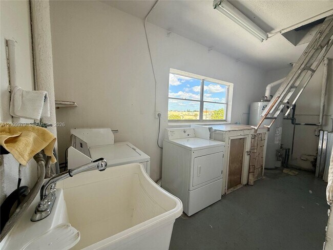 Building Photo - 467 Golden Isles Dr