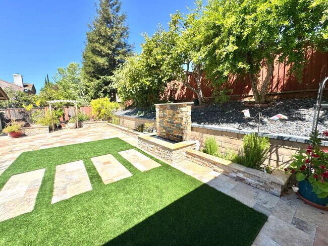 Building Photo - Bright 4 Bedroom San Jose Home With Tall Ceilings