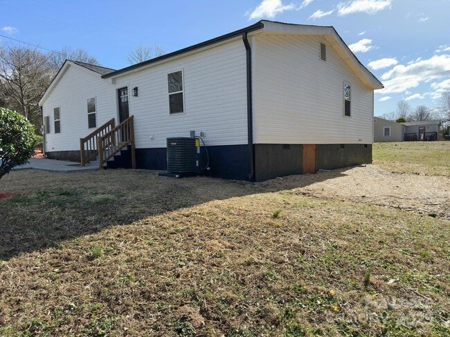 Building Photo - 226 Malvern Dr SW