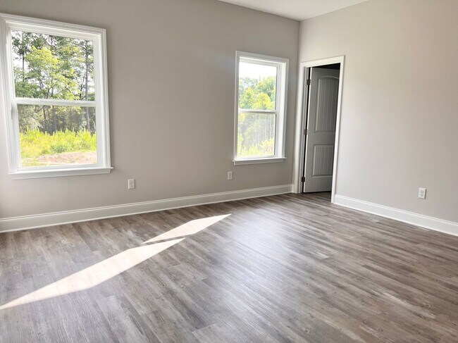 Building Photo - 8024 English Ivy Ct