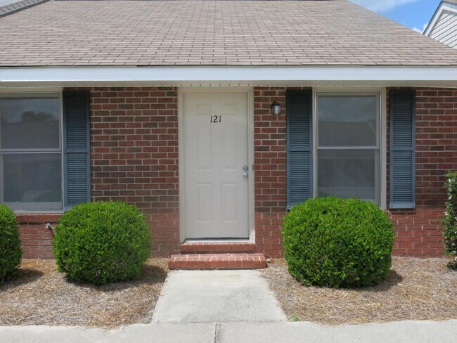 Primary Photo - 140 Lanier Dr