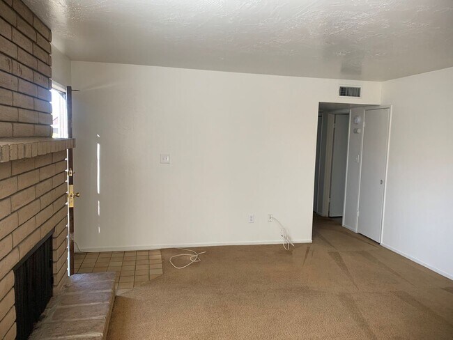 Building Photo - 7704 N Laurelglen Blvd