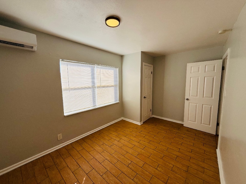 Building Photo - 761 22nd Ave S