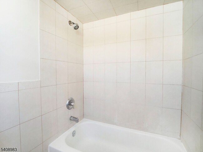 Building Photo - 91 William St