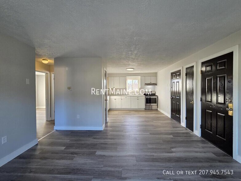 Building Photo - 8 Hillside Ln