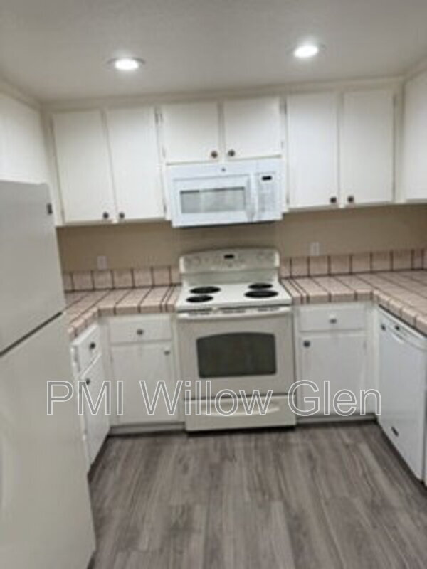 Building Photo - 7379 Tulare Hill Dr