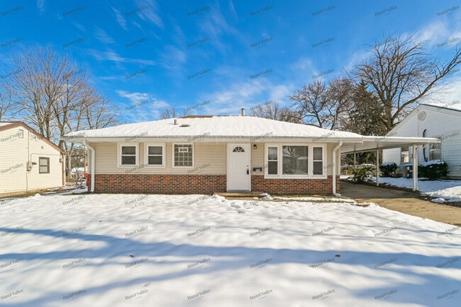 Primary Photo - 1220 St Bernadette Ln