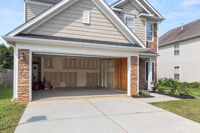 Building Photo - 3808 Herkimer Dr