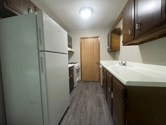 Building Photo - 6868-6870 Kathleen Court