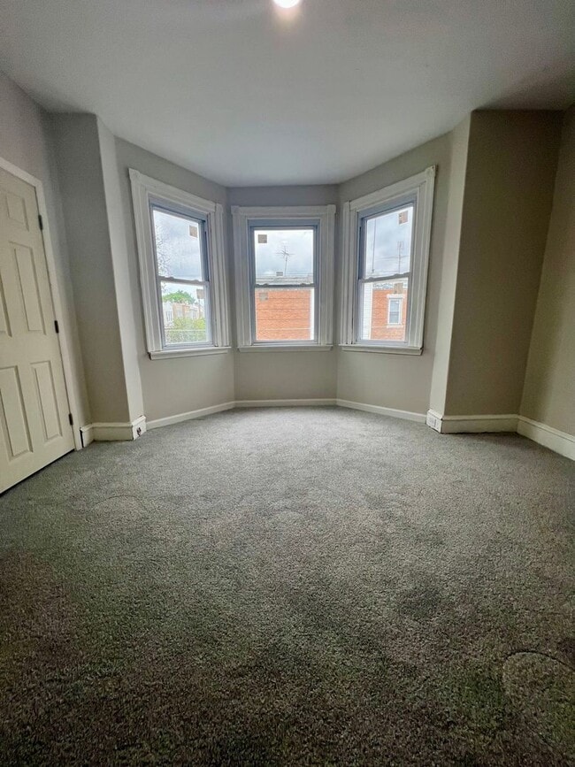 Building Photo - Newly Renovated 3-Bedroom Townhome! Available NOW!