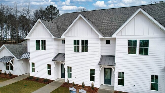 Building Photo - Charming Two-Level Home in The Village - COMING SOON!