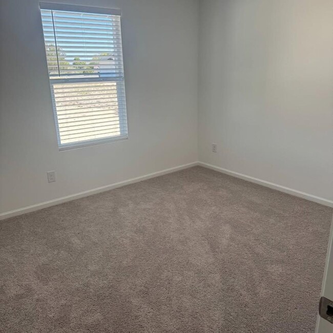 Building Photo - 20074 E Lakeside Rd