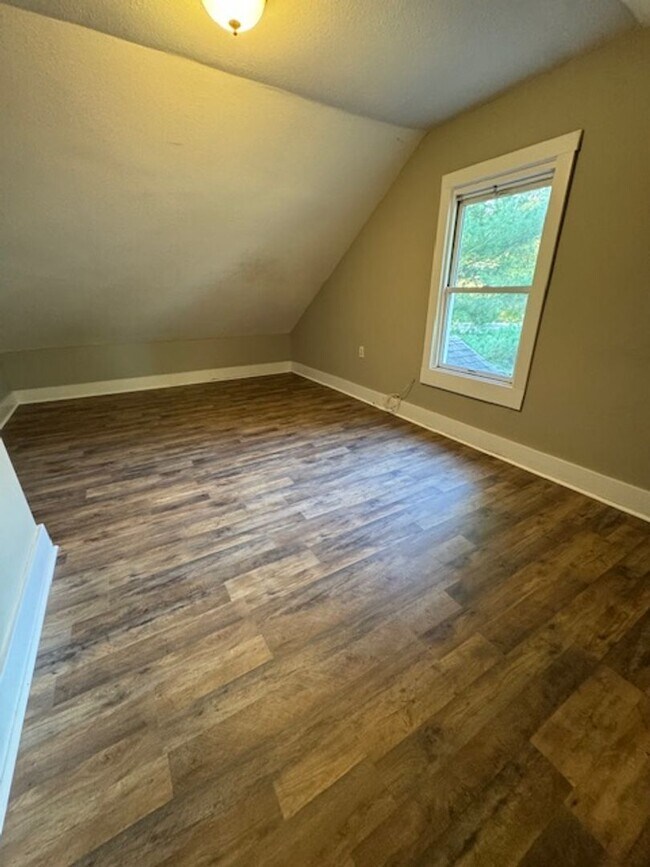 Building Photo - 826 Lake Ave