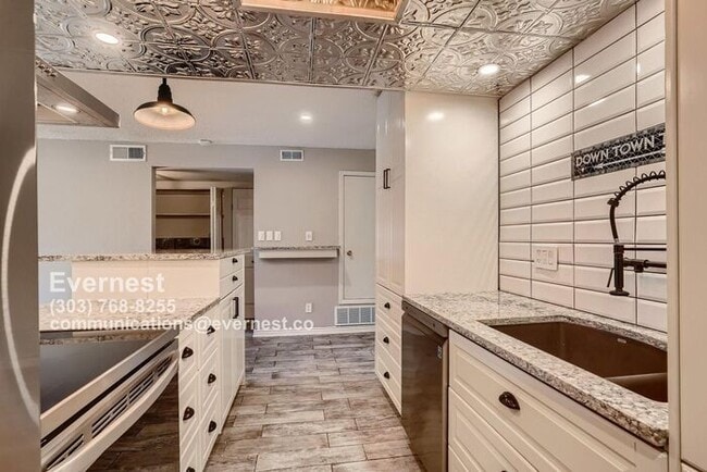Building Photo - Stylish One-Bedroom Condo in Prime Denver ...