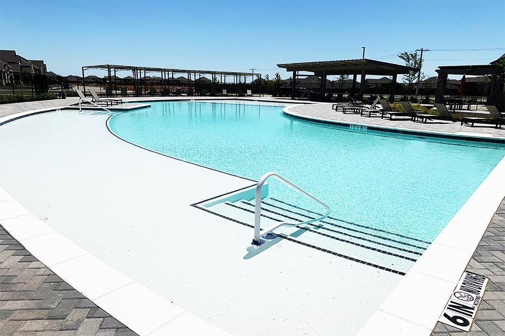 Resort style pool - 6214 Heron Dr
