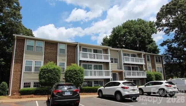 Building Photo - 1645 Arlyn Cir